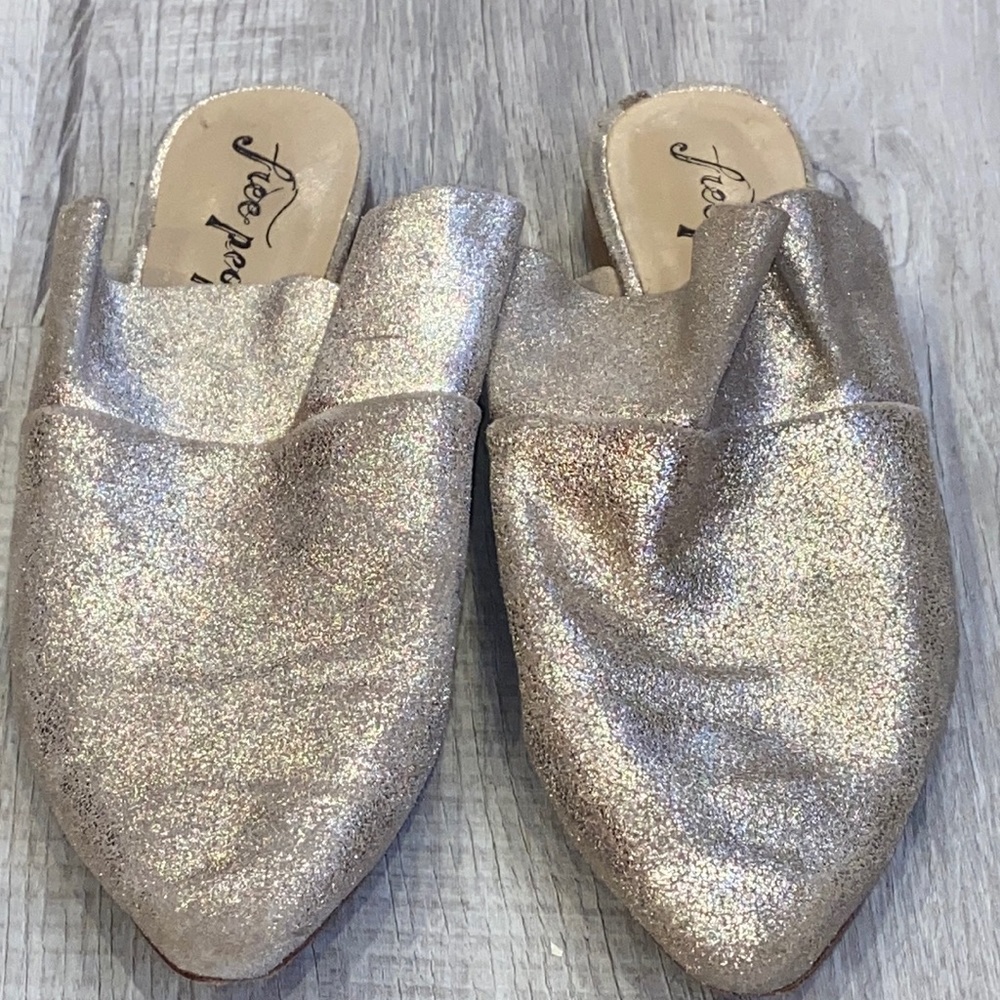 Free People Fun gold glittery mules! Beautifully made!